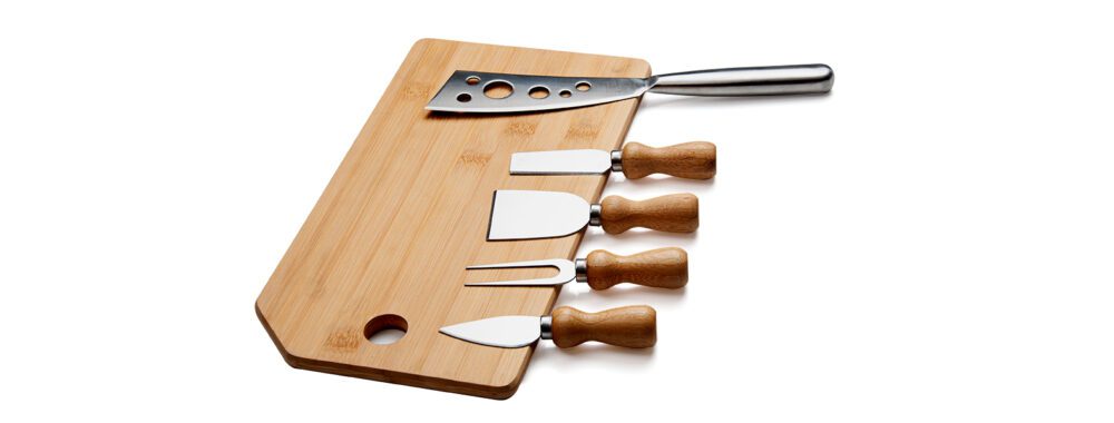 Kit para Queijo em Bambu e Inox Personalizado - MKT-90023 para Brindes de Eventos e Feiras da Zen Brindes.