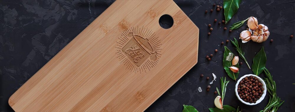 Prancha Personalizada para Alimentos em Bambu Supreme - MTA-20003 para Brindes de Eventos e Feiras da Zen Brindes.