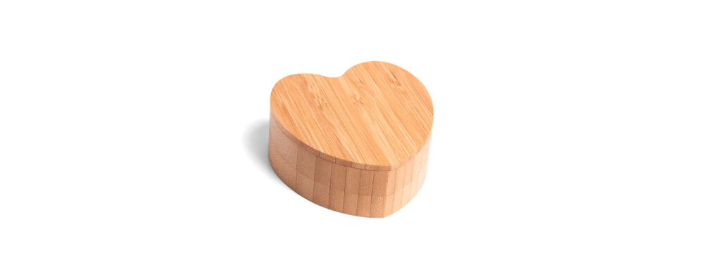Saleiro em Bambu Coração Personalizado - MTE-00233 para Brindes de Eventos e Feiras da Zen Brindes.
